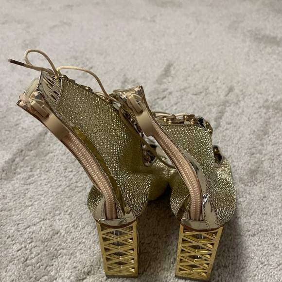 Shoe - Picture 4 of 4